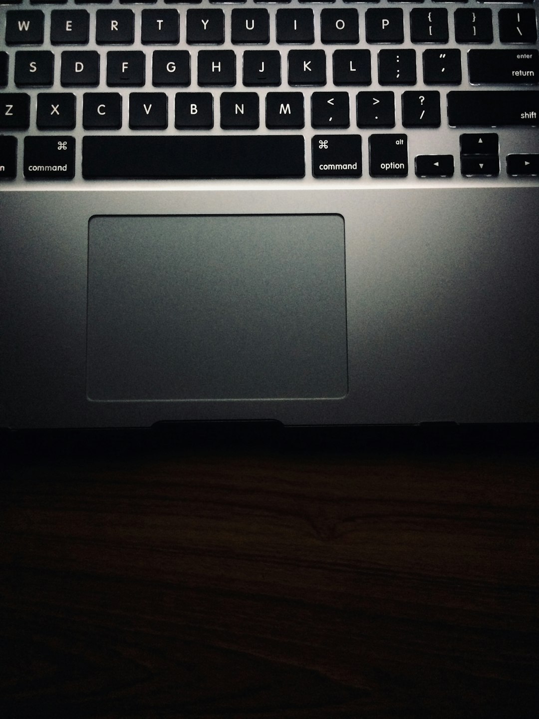 silver-and-black-laptop-computer-qzumsrnmlqw